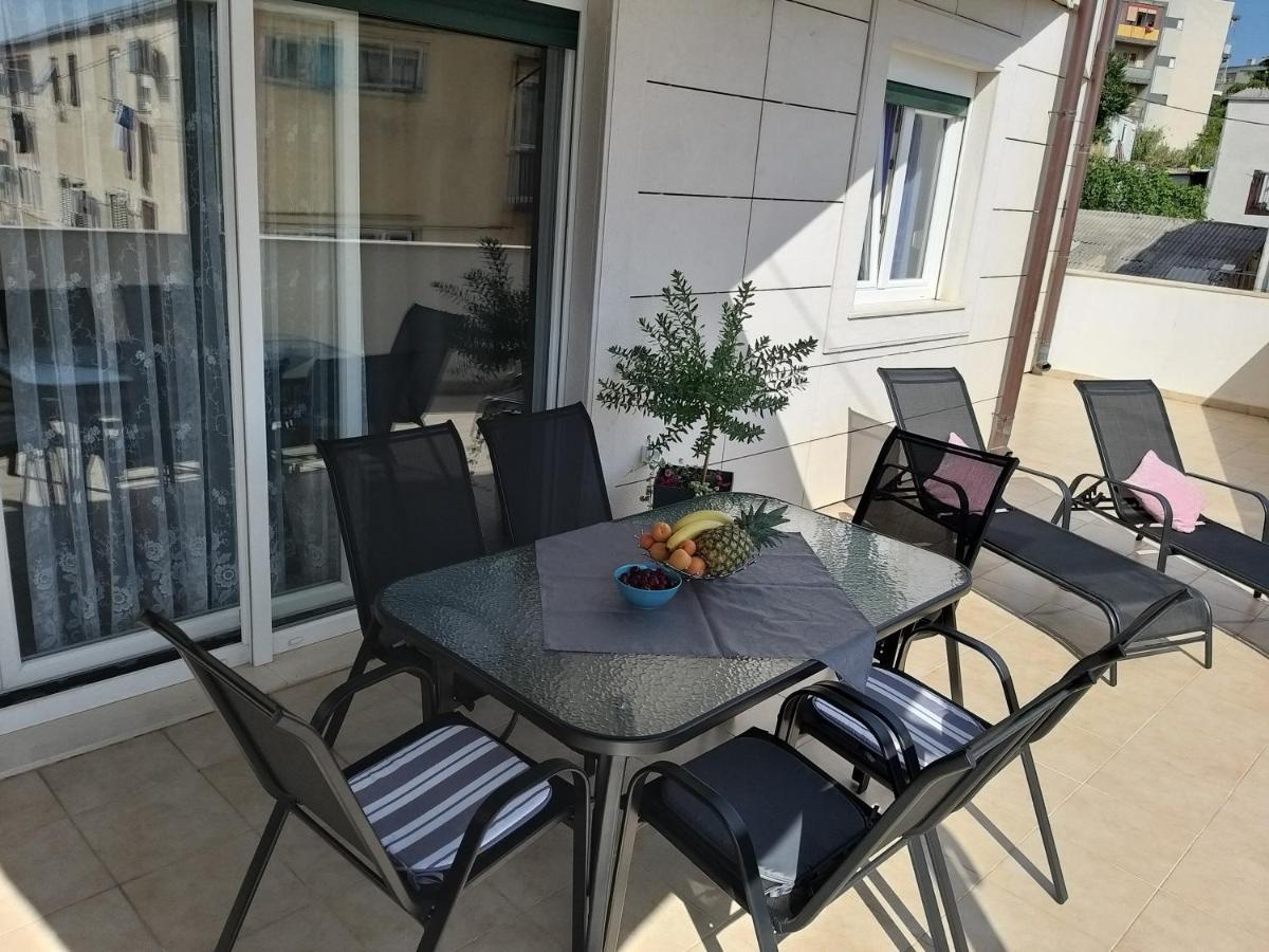 3 Bedroom Apartment With Terrace And Free Parking Спліт Екстер'єр фото